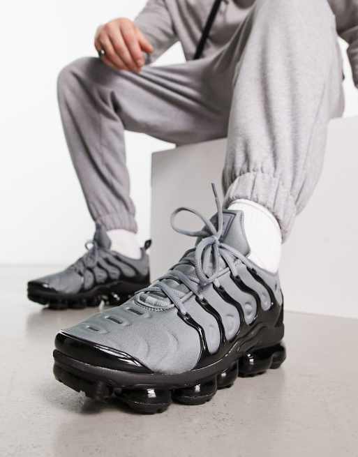 Vapormax nere store e grigie