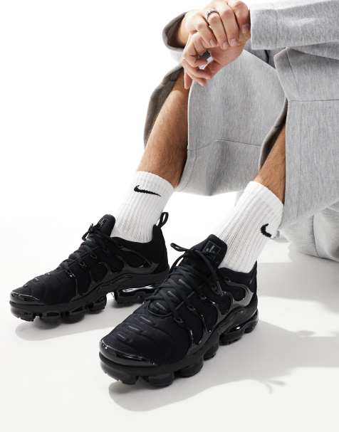 Nike Air Vapormax Plus trainers in black  - view 1