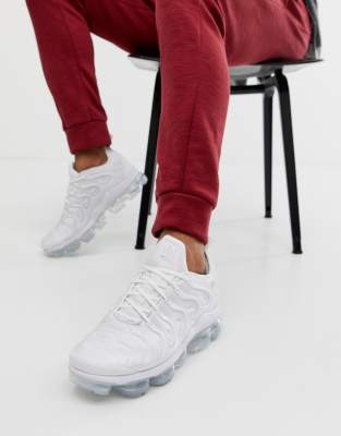 triple white vapormax plus