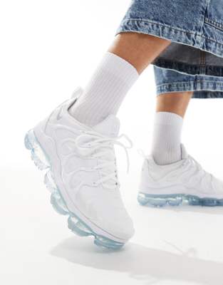 Nike Air Vapormax Plus trainers in triple white