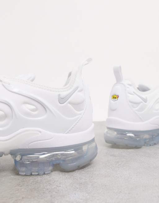 Air vapormax plus womens triple outlet white