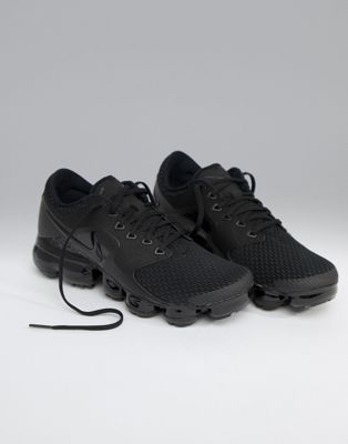 black vapormax sneakers