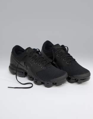 black nike trainers vapormax