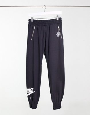 nike tracksuit bottoms with zip pockets