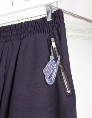 womens nike joggers with zip pockets