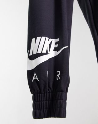 womens nike joggers with zip pockets