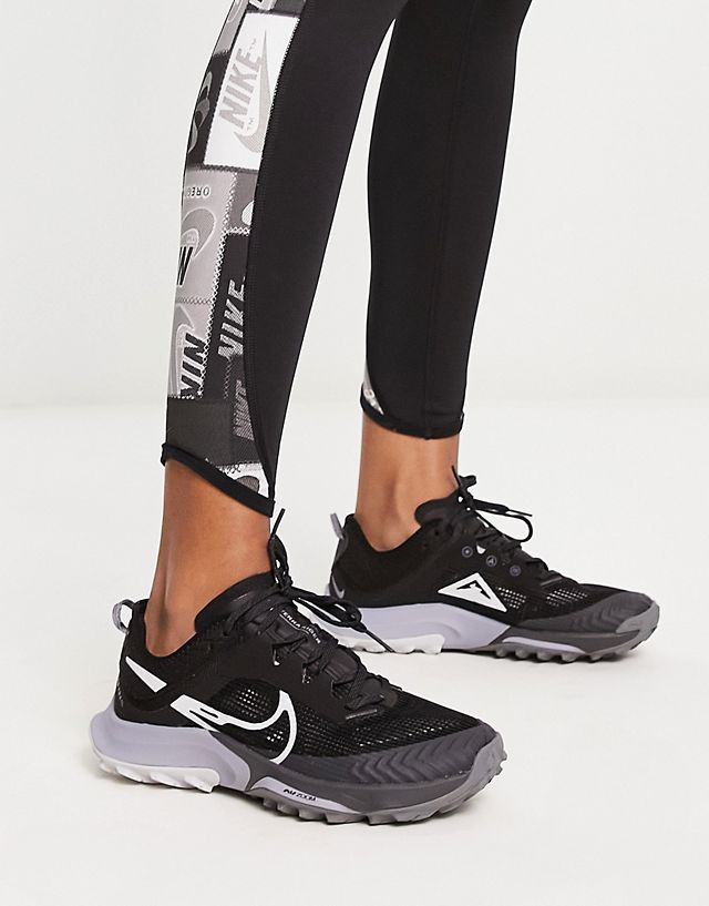 Nike Air Zoom Terra Kiger 8 sneakers in black