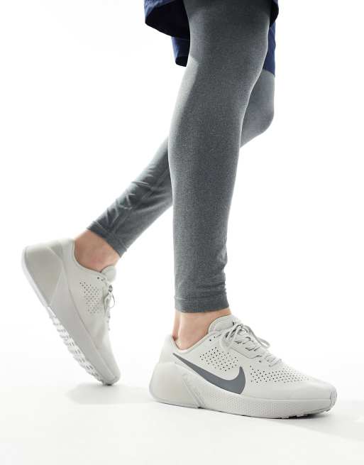 Nike Metcon 9 sneakers in triple gray