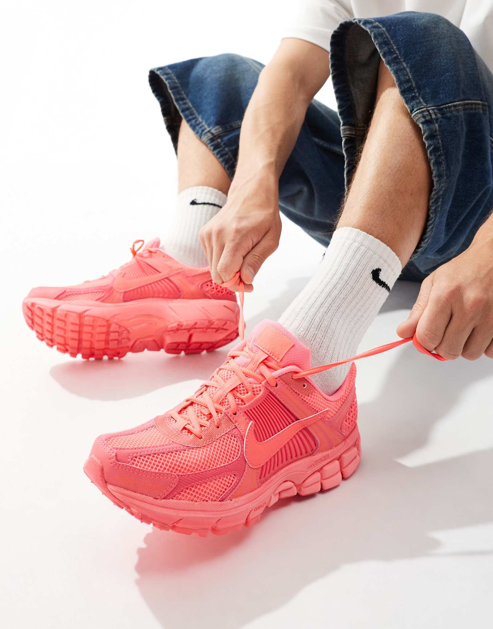 Кроссовки Nike Air Zoom Vomero 5 розового цвета