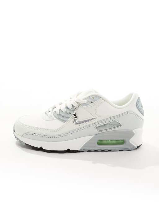 Nike – Air Max 90 – Sneaker in Silber und gebrochenem Weiß, 2 von 5