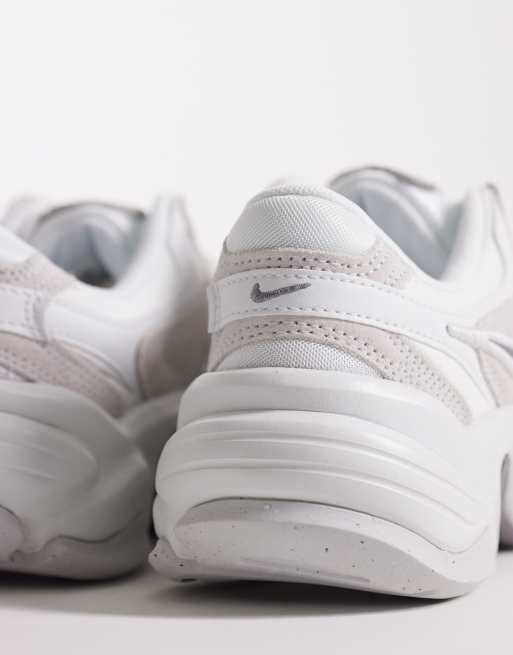 Nike AL8 sneakers in white and silver, 3 of 5