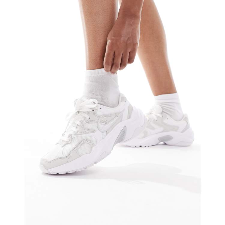 207498974-1-white?$n_750w$&wid