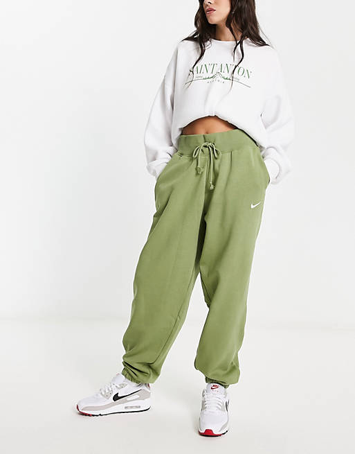 Nike – Alligatorgröna mjukisbyxor i oversize med hög midja och liten Swoosh-logga