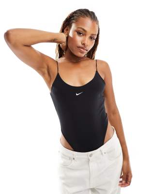 Nike - Anzug mit Camisole-Body aus schwarzem Strickmaterial