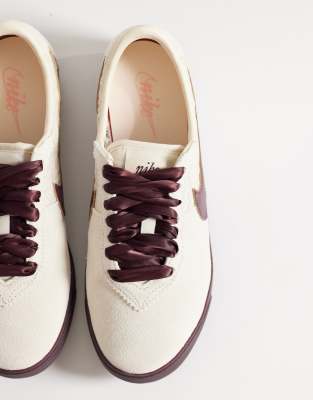 Nike Astrograbber Leather Se Sneakers In Neutral