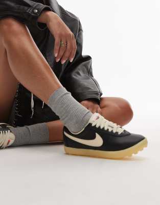 Nike Astrograbber sneakers in black