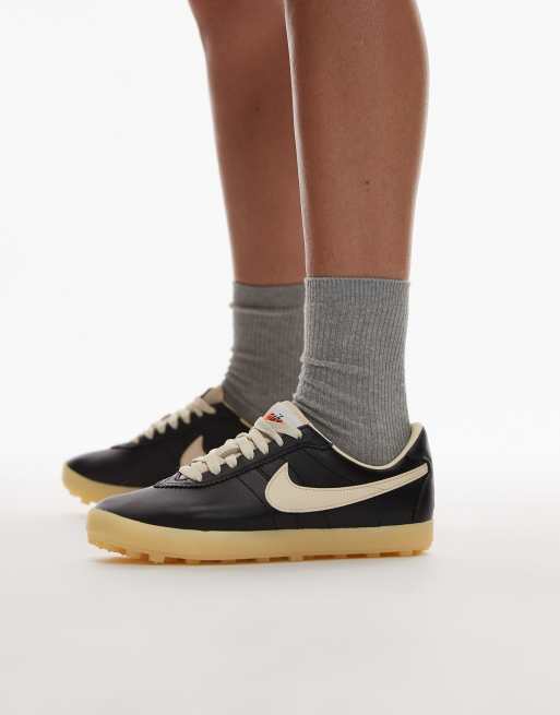 Nike Astrograbber sneakers in black, 4 of 5
