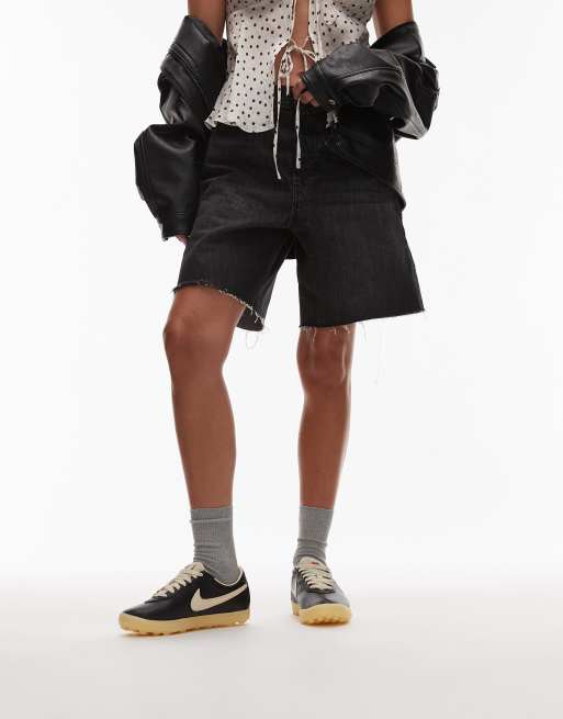 Nike Astrograbber sneakers in black, 5 of 5