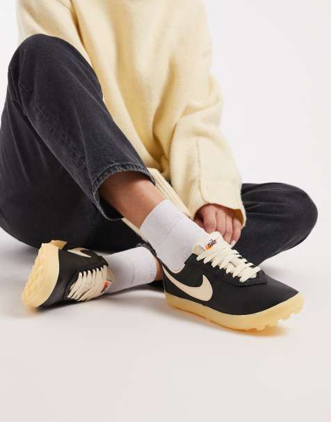 Nike - Astrograbber - Sorte sneakers i læder - view 1