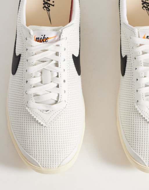 Nike Astrograbber textile sneakers in black and white, 3 of 5