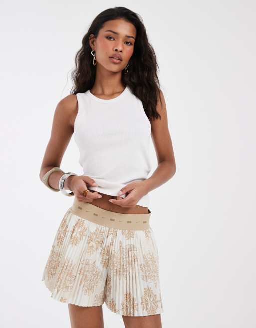 Nike Athlete Collections 3 inch print shorts in beige, 2 of 5