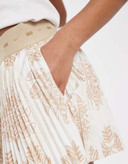 Nike Athlete Collections 3 inch print shorts in beige, 4 of 5
