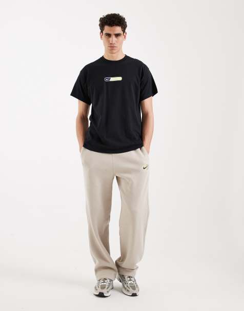 Nike – Athletic Club – Gräddvita mjukisbyxor med tryck - view 1