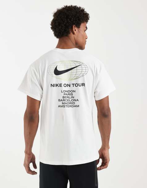 Nike – Athletic – Vit t-shirt med tryck baktill - view 1
