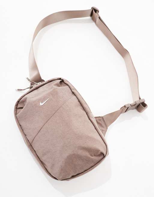 Nike Aura Sac bandoulière Marron ASOS