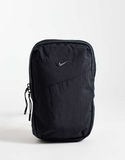 Nike – Aura – Umhängetasche in Schwarz - view 1