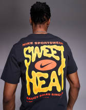Nike★Swoosh FM graphic バックプリント ブラックＴシャツ Nike Swoosh FM graphic backprint t-shirt in black | ASOS