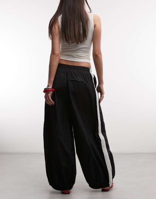 Nike balloon track pant in black, 5 of 5