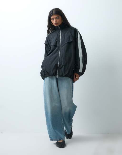 Nike Balloon-Trainingsjacke in Schwarz und Weiß, 4 von 4