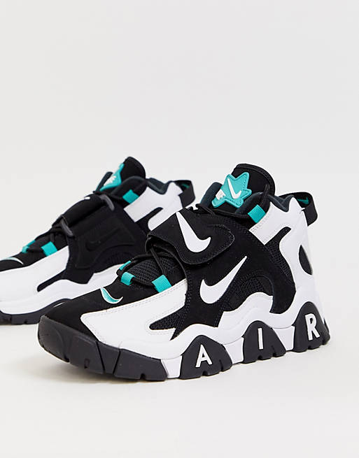 Nike Barrage in trainers black and white
