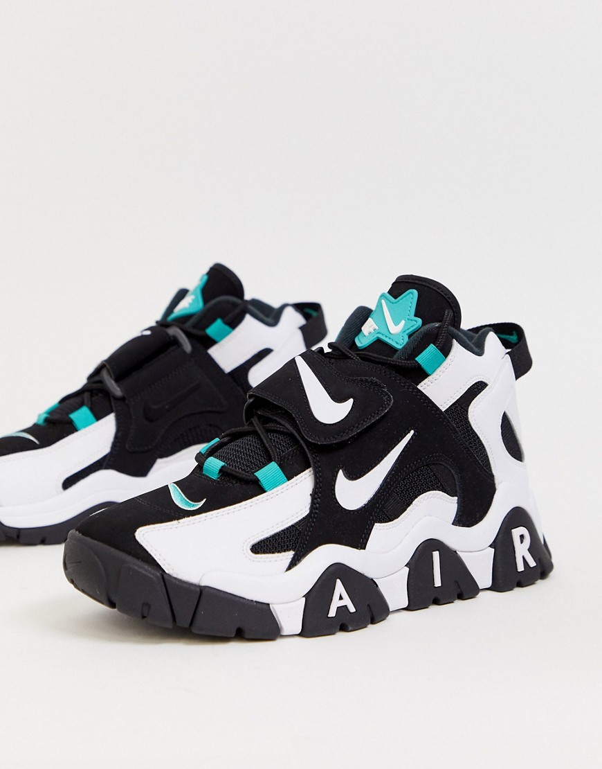 Nike Barrage trainers in black and white