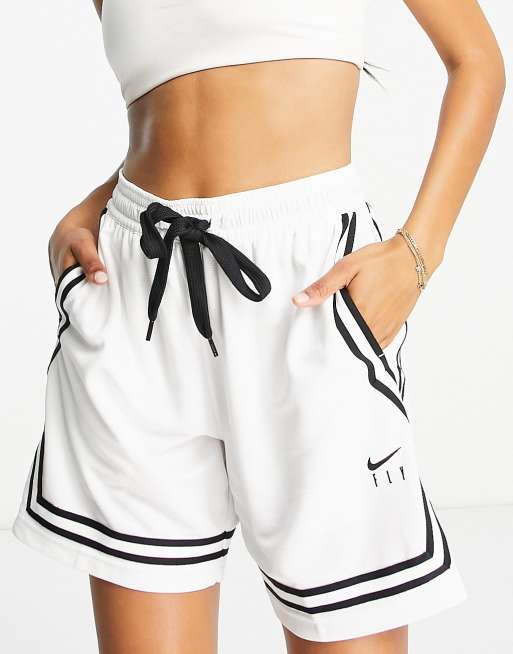 White nike hot sale shorts