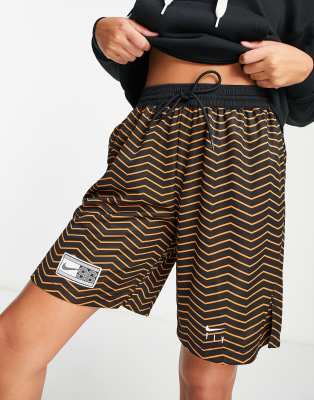 Nike Basketball - Dri-Fit - Gemusterte Shorts in Braun