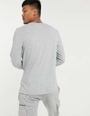 gray dri fit shirt