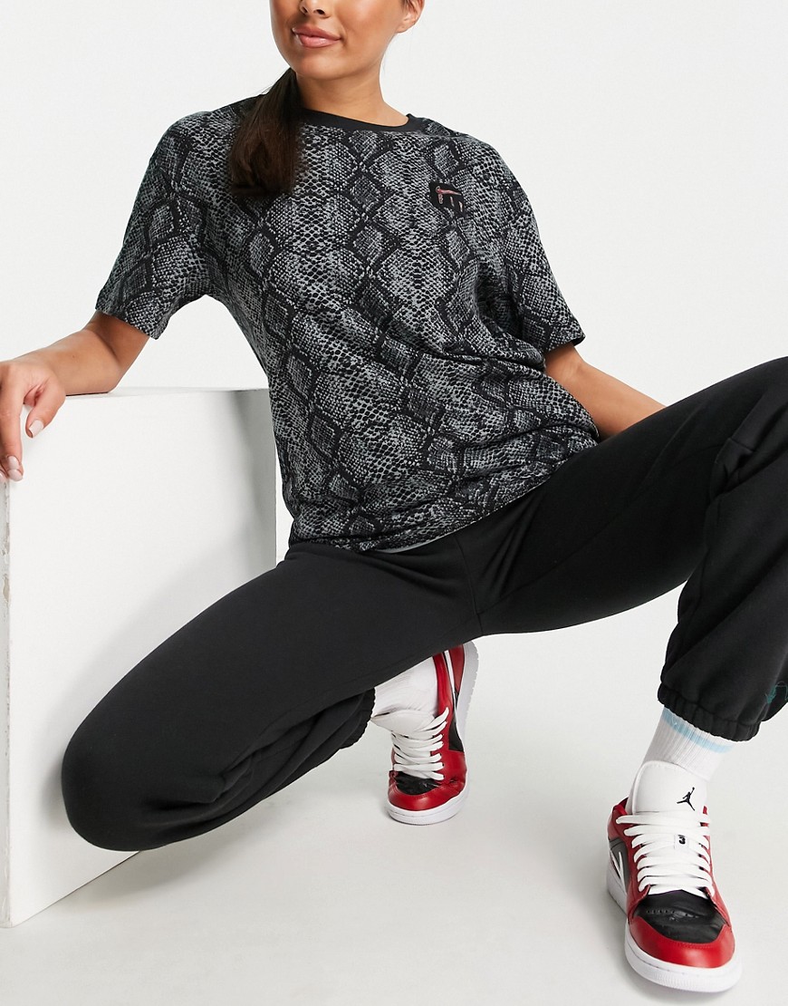 Nike Basketball Fly oversized AOP snake print t-shirt in dark gray-Black