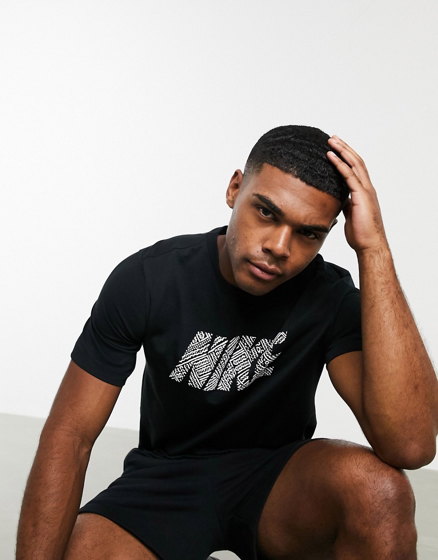 Nike Basketball - Global explorer - T-shirt met logo in zwart