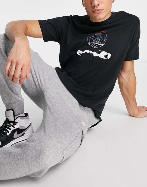 Nike Basketball – Kylie Irving – T-Shirt in Schwarz mit Grafik
