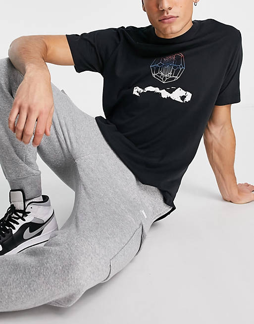 Men Nike Basketball Kyrie Irving graphic t-shirt in black 