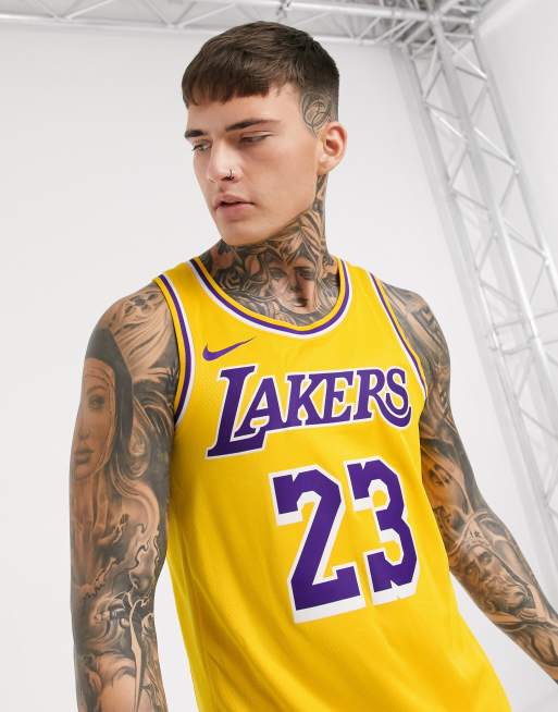 Nike Basketball–  LA Lakers 'LeBron James' NBA – Gelbes Swingman-Trägershirt, 3 von 4