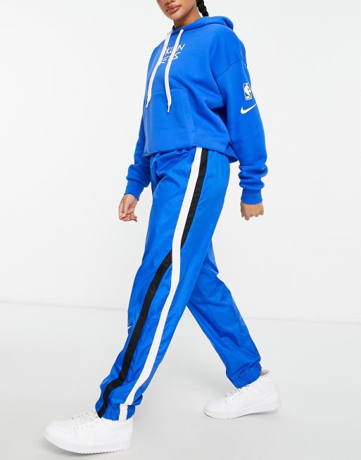 Nike Basketball NBA Brooklyn Nets cropped hoodie in blue, 3 of 4