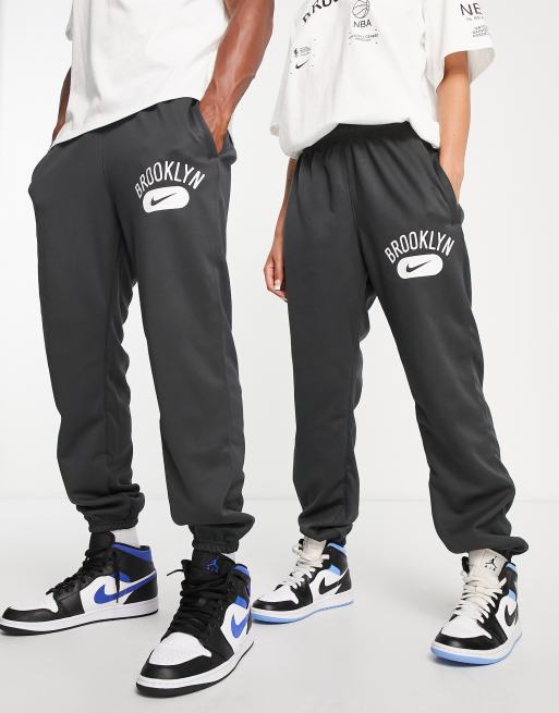 Nike Basketball – NBA Brooklyn Nets – Spotlight Dri-FIT – Svarta mjukisbyxor i unisex-modell