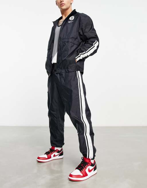Nike Basketball – NBA Brooklyn Nets – Svart träningsoverall