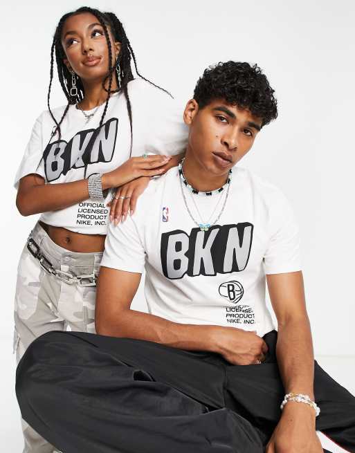 Nike Basketball - NBA Brooklyn Nets - Uniseks T-shirt met grafische blokletterprint in wit