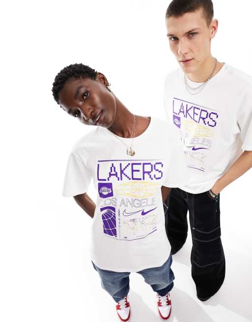 Nike Basketball – NBA LA Lakers – Unisex-T-Shirt in Weiß mit mehrfarbiger Grafik 