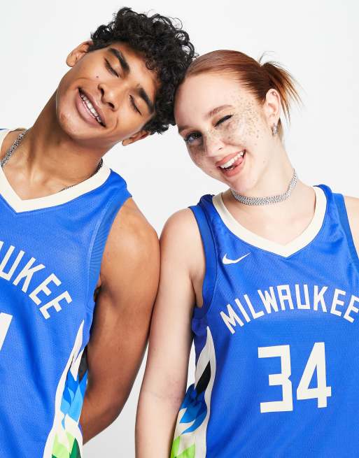 Nike Milwaukee Bucks Team Shop in NBA Fan Shop 