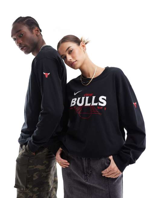 Nike Basketball - NBA - Uniseks T-shirt met lange mouwen en Chicago Bulls-logo in zwart 